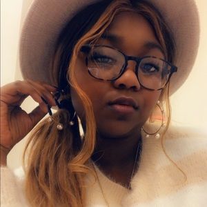 Meet your Posher, Sierra